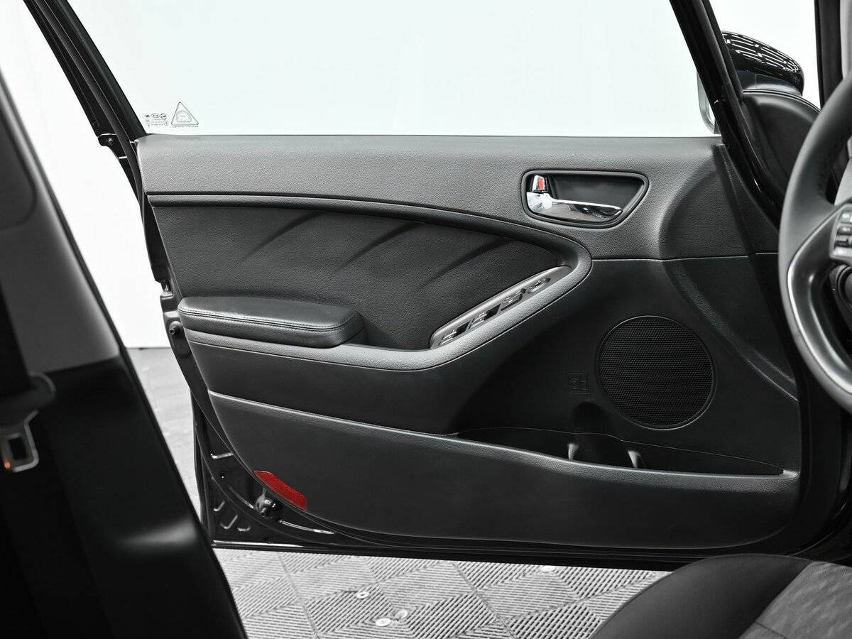 Kia Cerato с пробегом — 2015 год. Фото: #6
