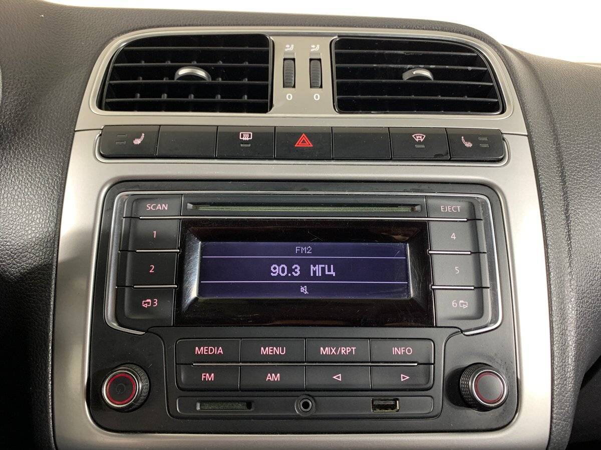 Volkswagen Polo с пробегом — 2013 год. Фото: #11