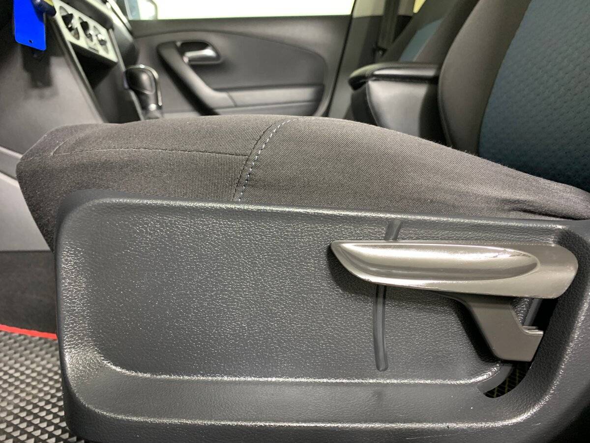 Volkswagen Polo с пробегом — 2013 год. Фото: #12