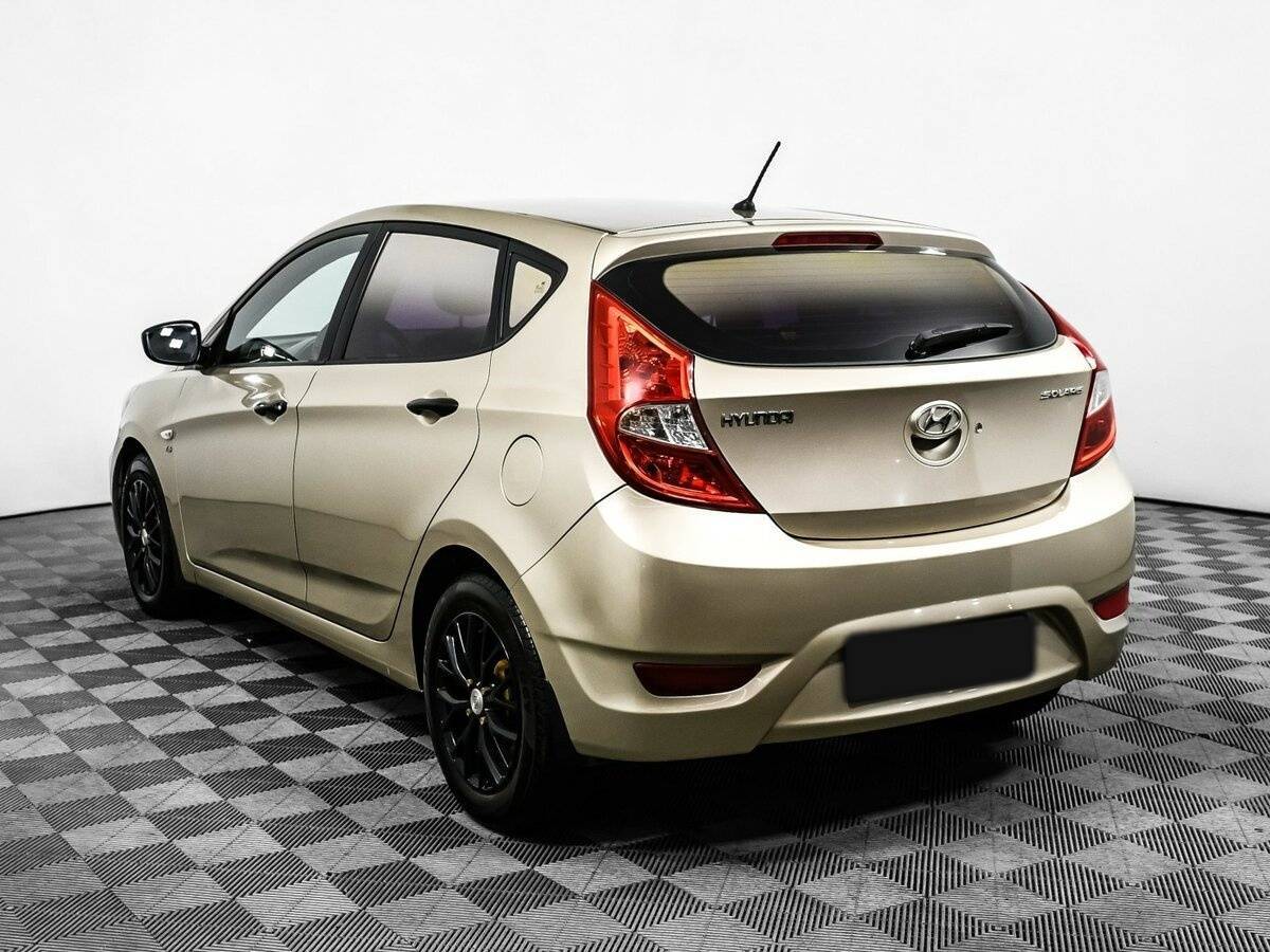 Hyundai Solaris с пробегом — 2012 год. Фото: #6