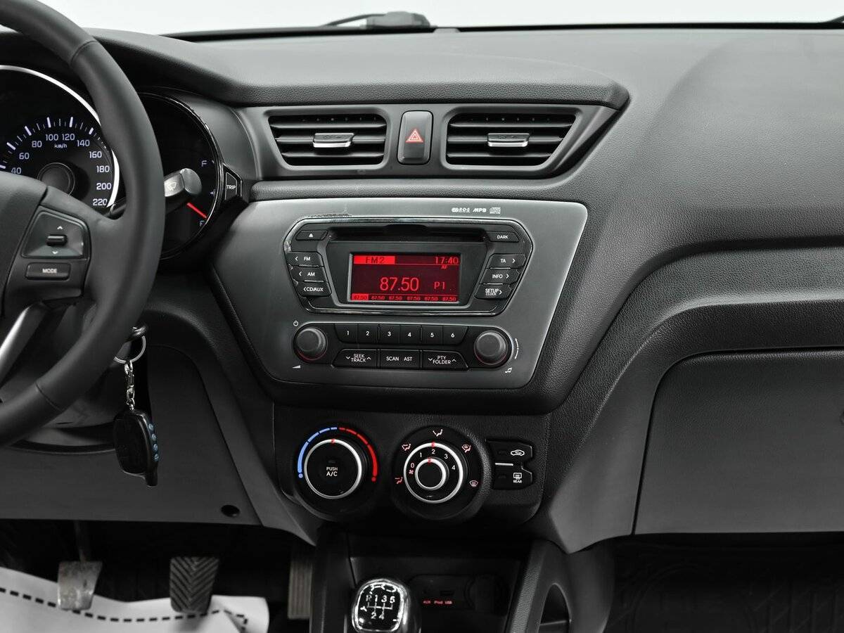 Kia Rio с пробегом — 2013 год. Фото: #9