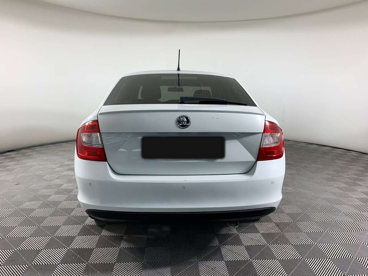 Skoda Rapid с пробегом — 2015 год. Фото: #5