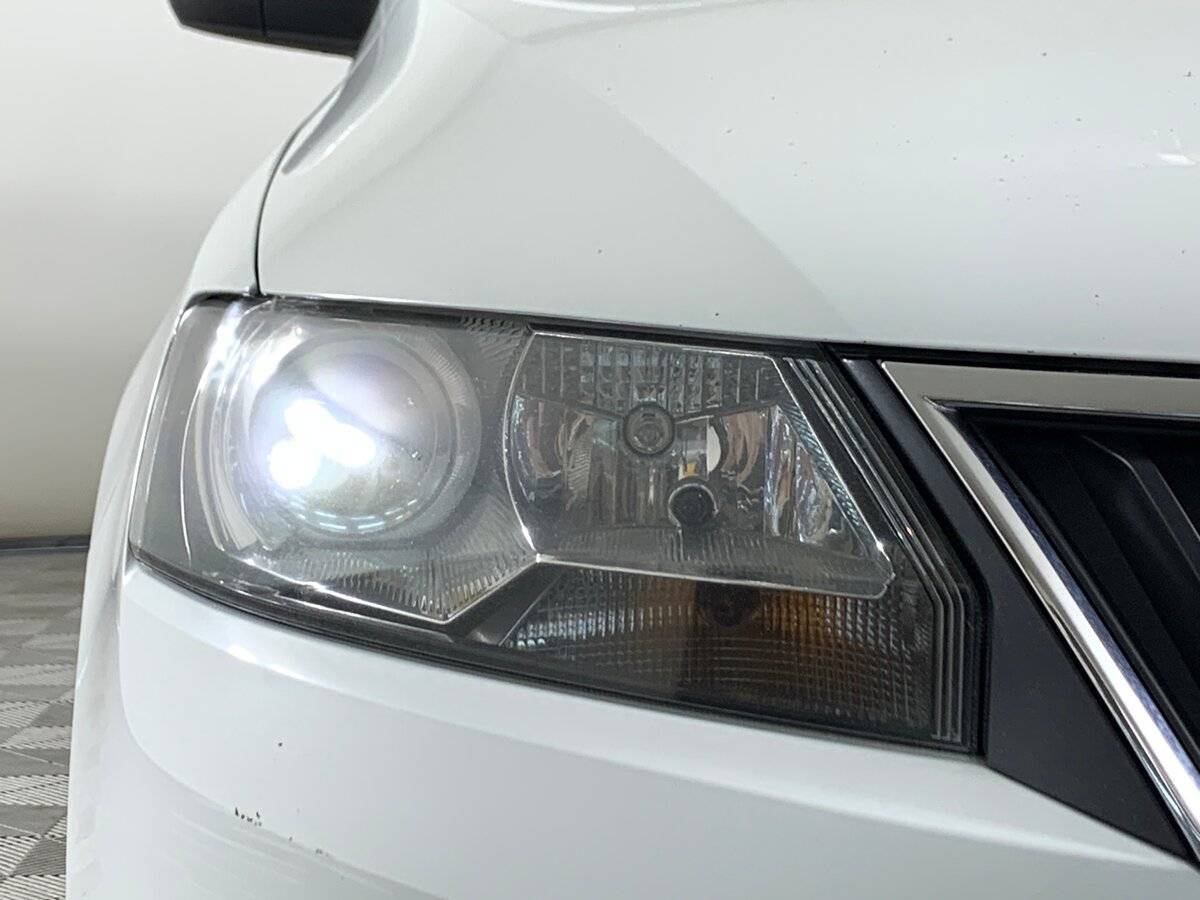 Skoda Rapid с пробегом — 2015 год. Фото: #9