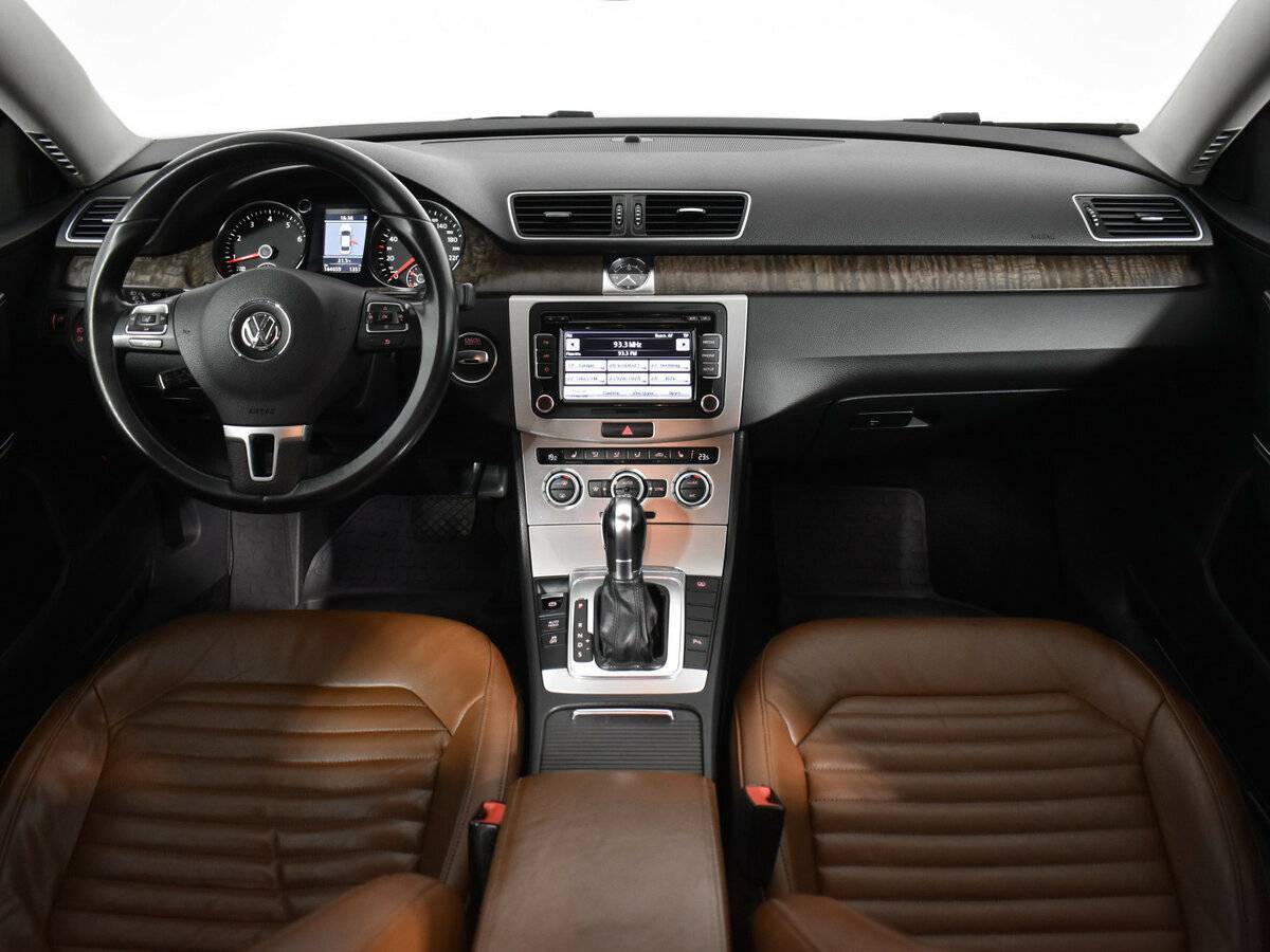 Volkswagen Passat с пробегом — 2012 год. Фото: #9