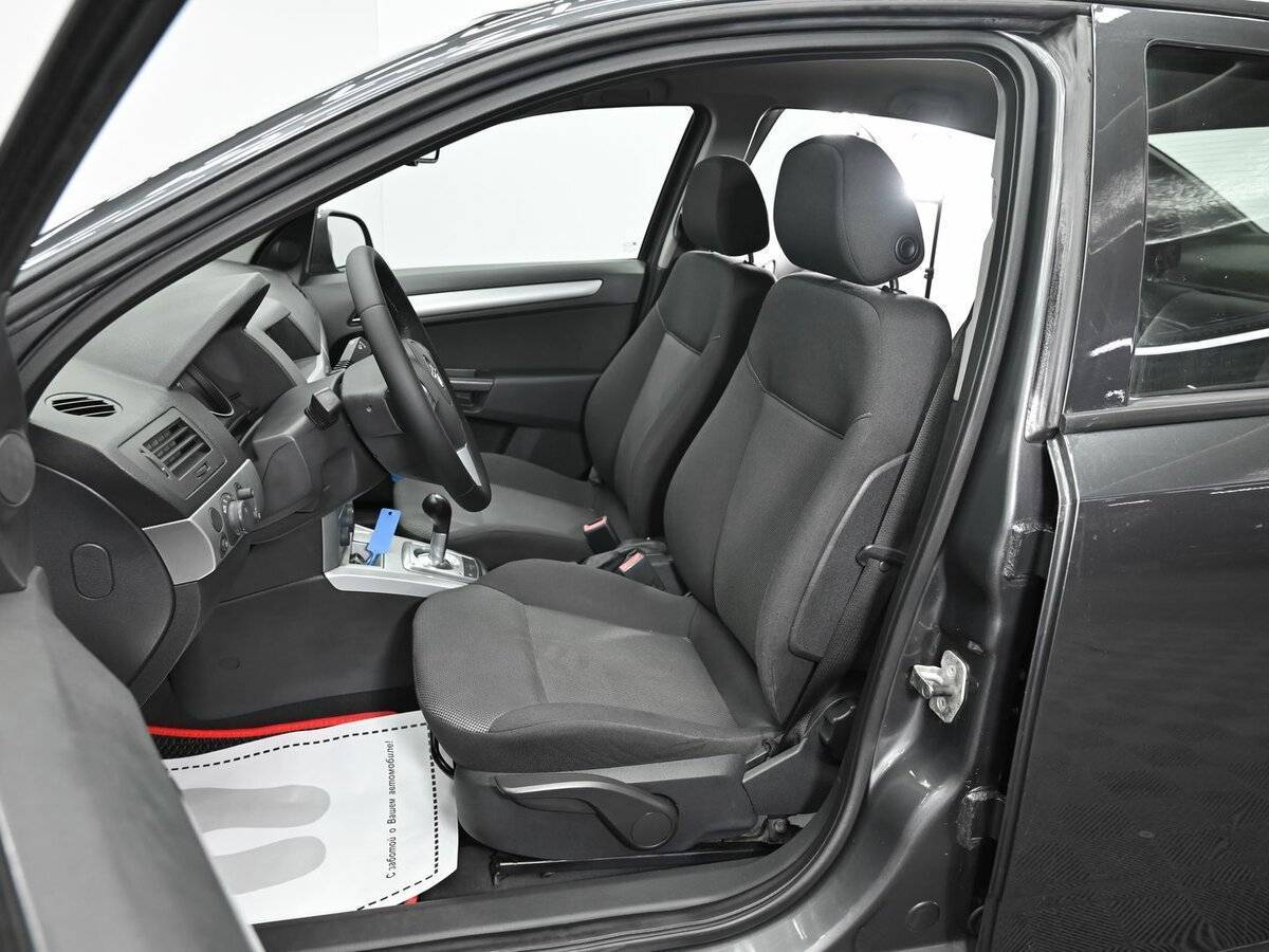 Opel Astra с пробегом — 2012 год. Фото: #5