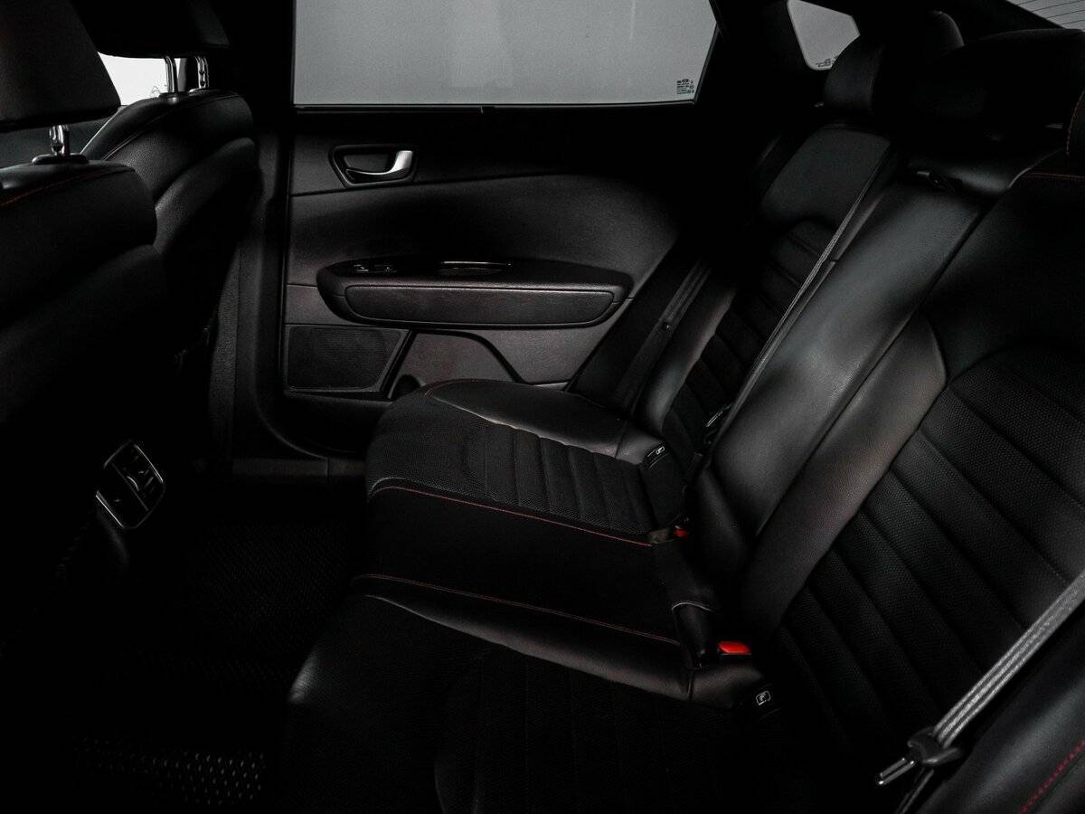 Kia Optima с пробегом — 2017 год. Фото: #9