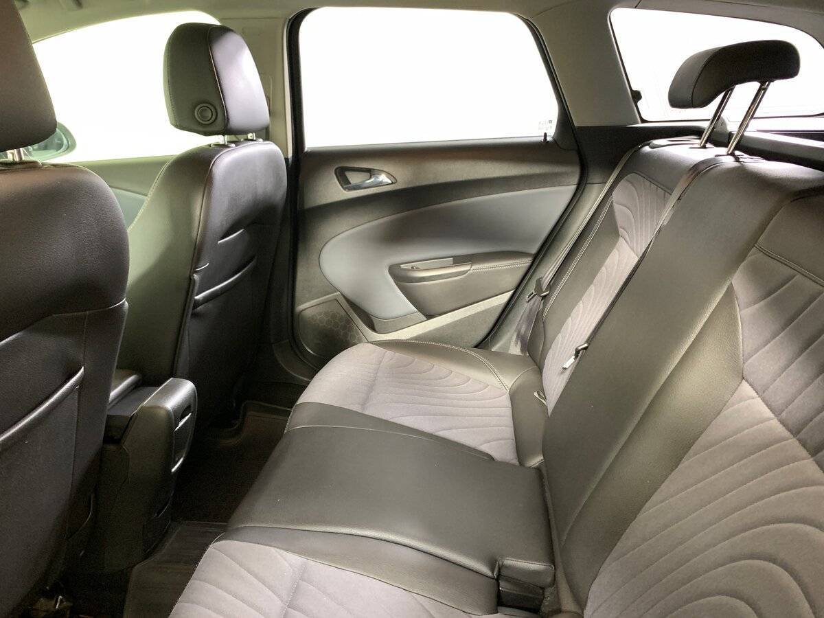 Opel Astra с пробегом — 2014 год. Фото: #17