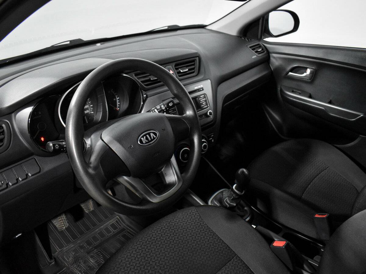 Kia Rio с пробегом — 2012 год. Фото: #8