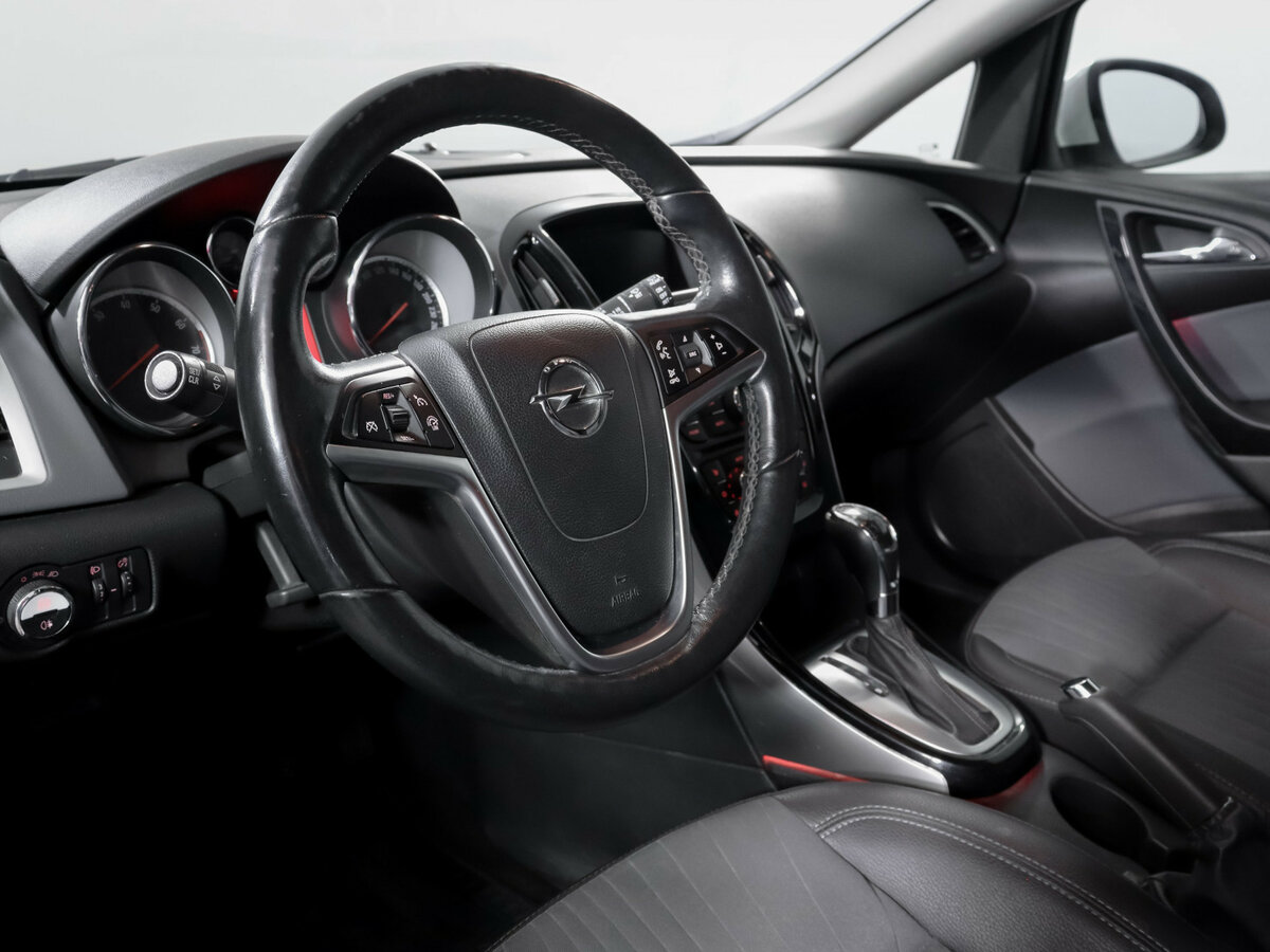 Opel Astra с пробегом — 2014 год. Фото: #11