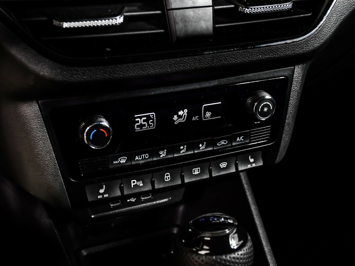 Volkswagen Polo с пробегом — 2020 год. Фото: #13