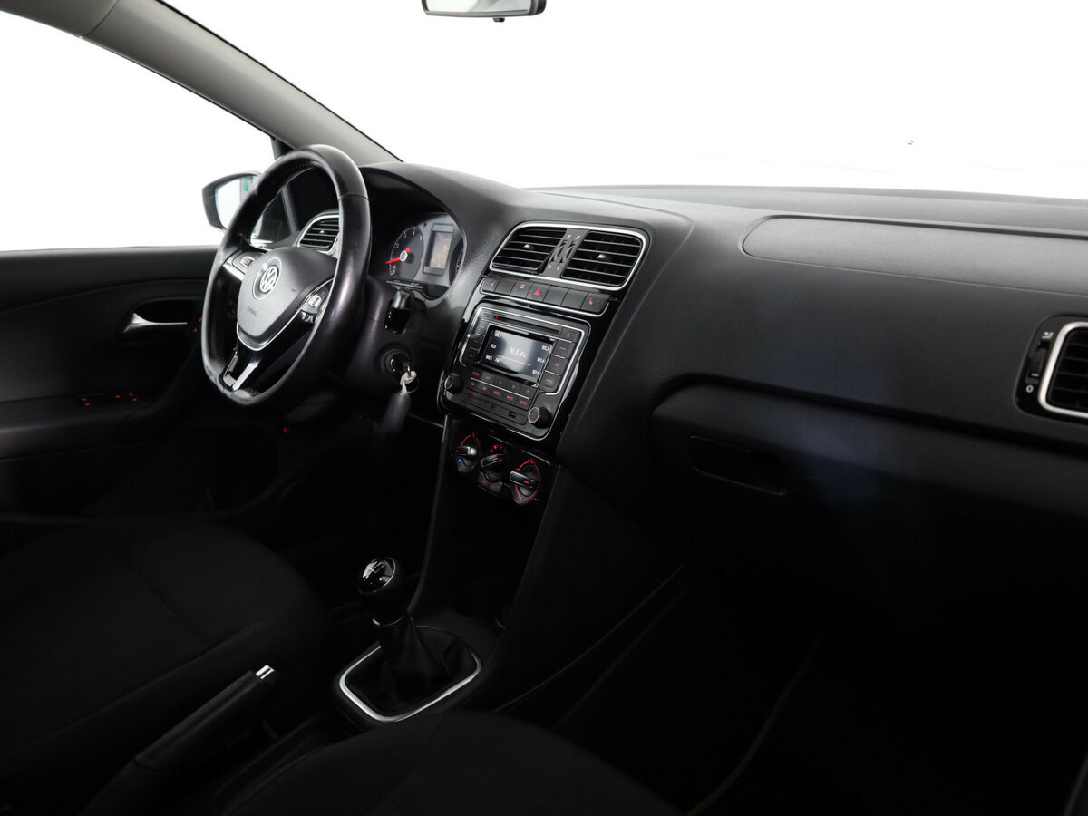Volkswagen Polo с пробегом — 2017 год. Фото: #9