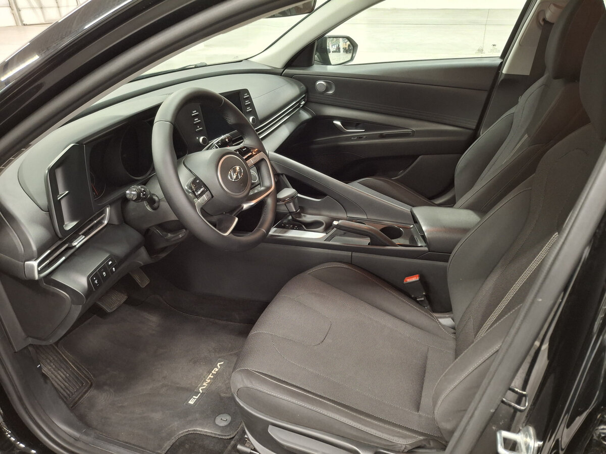 Hyundai Elantra с пробегом — 2020 год. Фото: #14