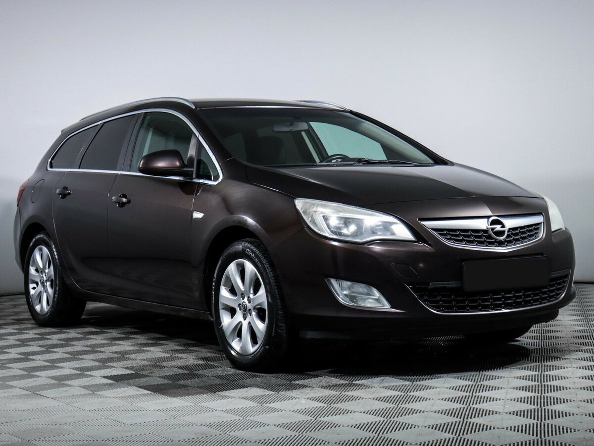 Opel Astra с пробегом — 2012 год. Фото: #2