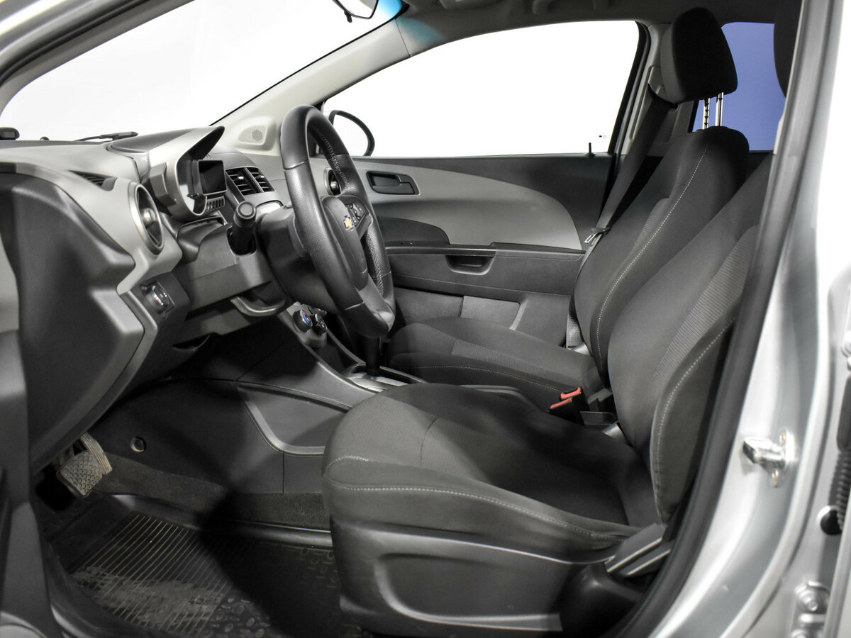 Chevrolet Aveo с пробегом — 2014 год. Фото: #9