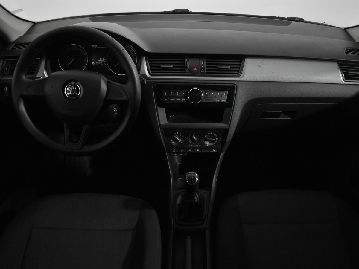 Skoda Rapid с пробегом — 2017 год. Фото: #11