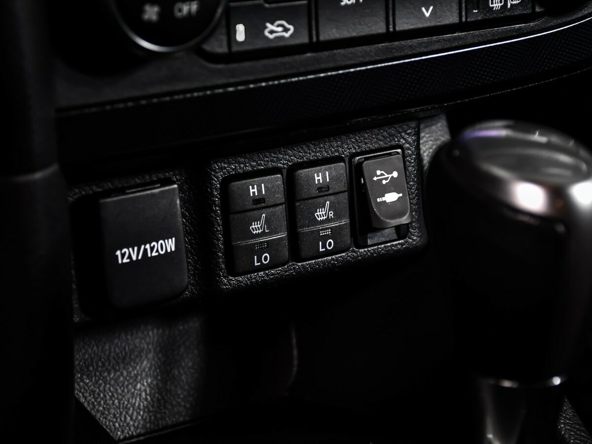 Toyota Auris с пробегом — 2014 год. Фото: #15