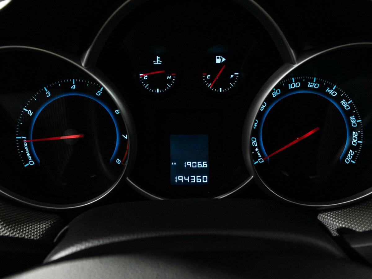 Chevrolet Cruze с пробегом — 2012 год. Фото: #11