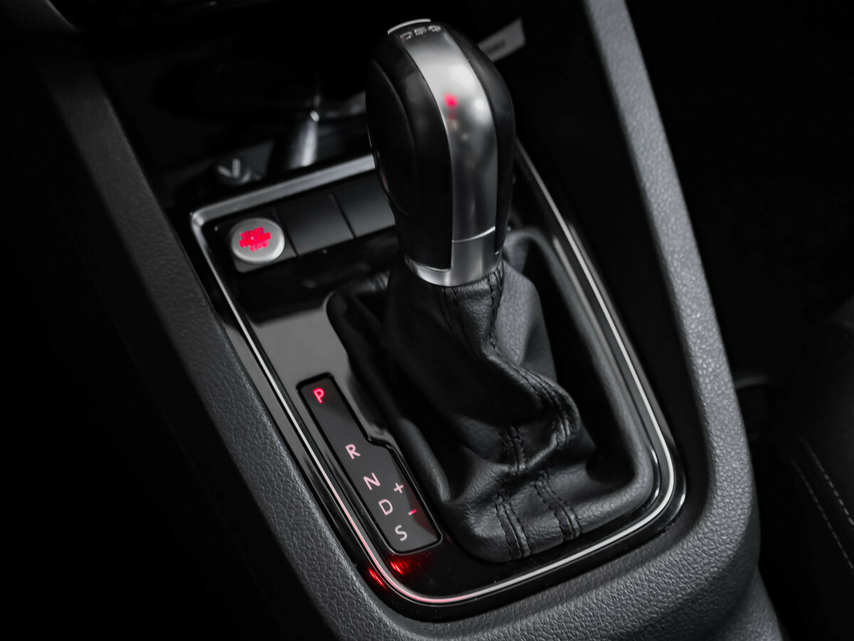 Volkswagen Jetta с пробегом — 2017 год. Фото: #17